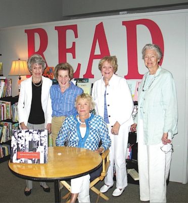 REMARKABLE WOMEN at Chevalier’s: Windsor Square residents and fellow Marlborough School alumnae greet author Marilyn Brant Chandler DeYoung (seated) after her talk. Standing L-R: Jeanne Martin Neville, Ynez Violé O’Neill, Sarane Burns Van Dyke, Suzanne Henry Chase.