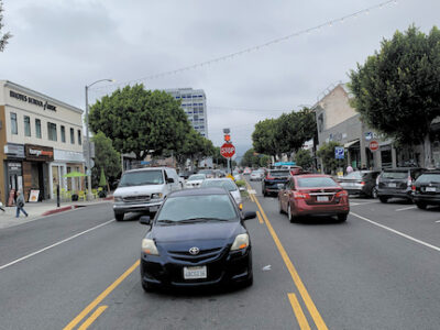 Parking in the center lane on Larchmont is not legal