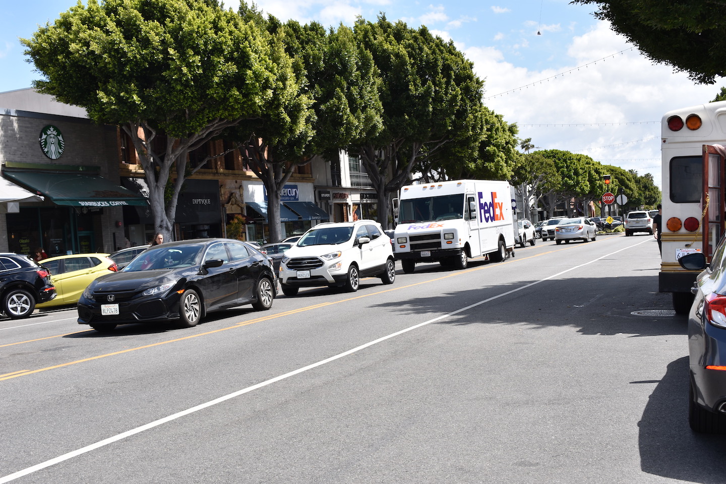 Parking in the center lane on Larchmont is not legal Larchmont Chronicle